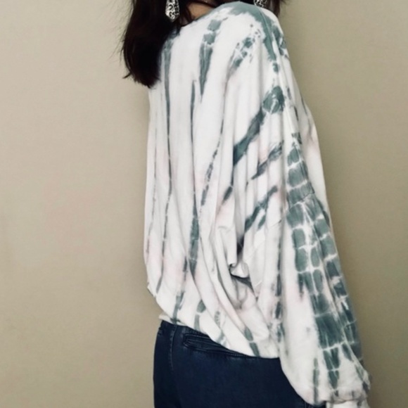 Young Fabulous Broke off shoulder sweatshirt NWT XS runs BIG - Picture 3 of 6